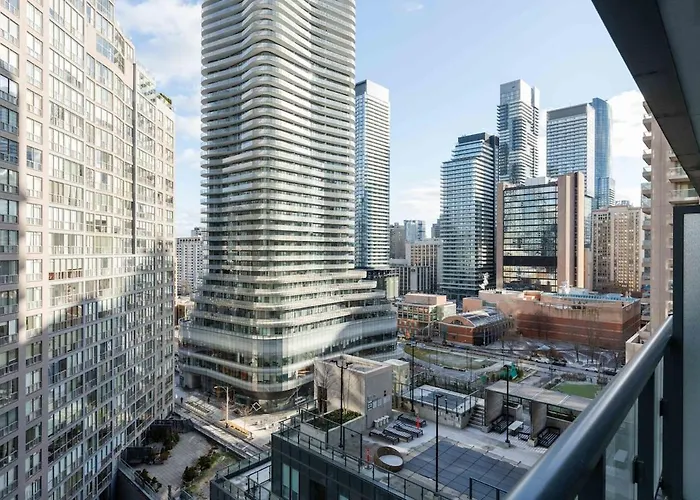 Condo Downtown 2 Beds Near Uoft